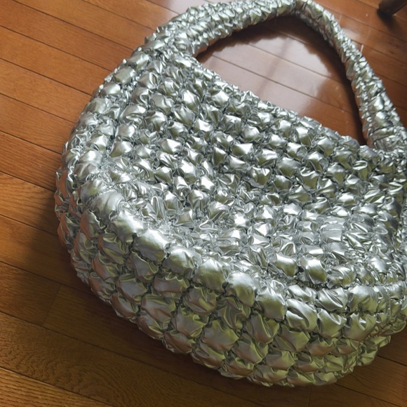 COS OVERSIZED QUILTED SILVER BAG - Picture 8 of 8